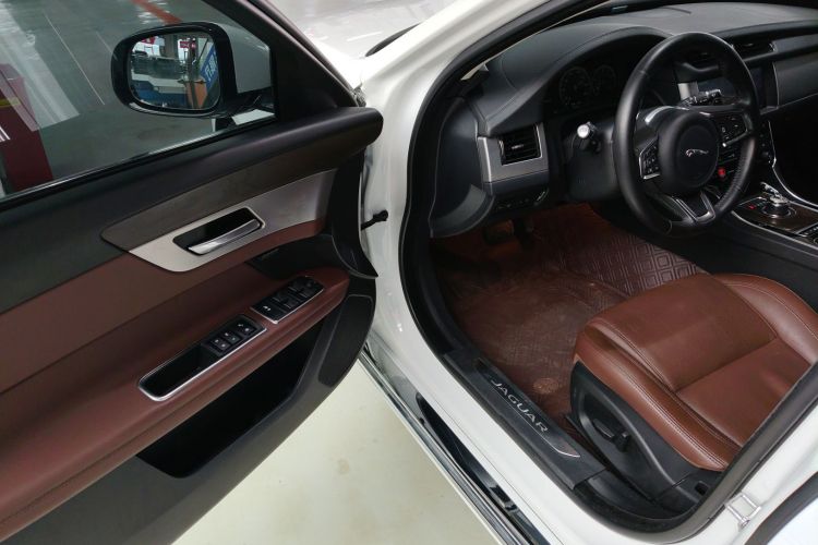 捷豹XFL 2018款 XFL 2.0T 250PS 豪华版中控内饰20