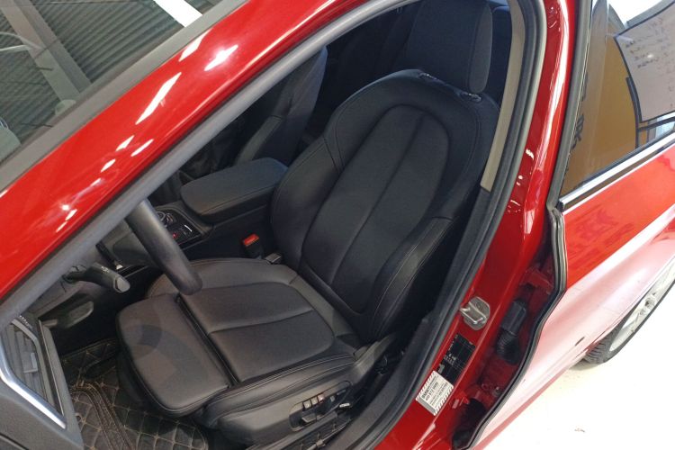 宝马1系 2019款 118i M运动套装中控内饰19