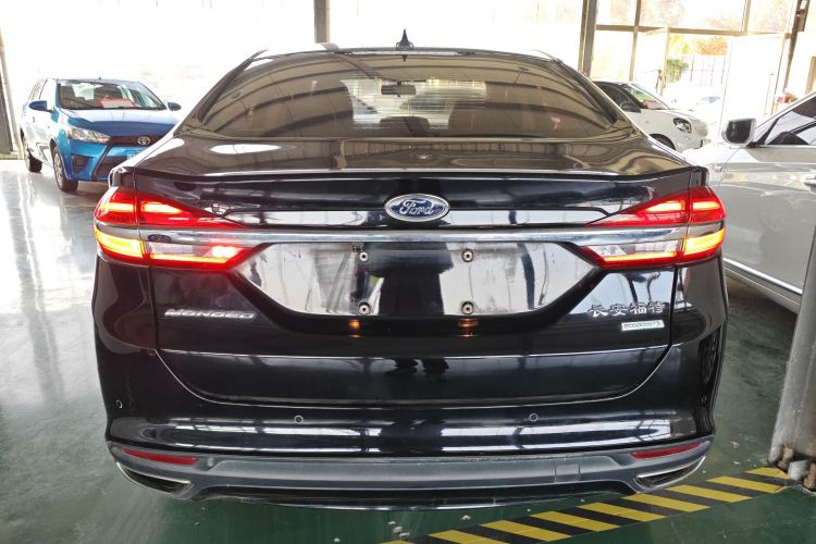 福特 蒙迪欧 2018款 EcoBoost 180 时尚型车身外观6