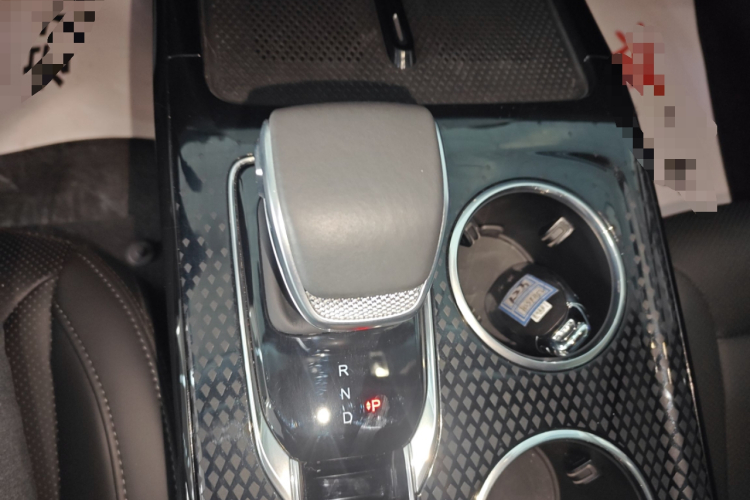 红旗HS3 PHEV 2024款 PHEV 115km 劲为版中控内饰18