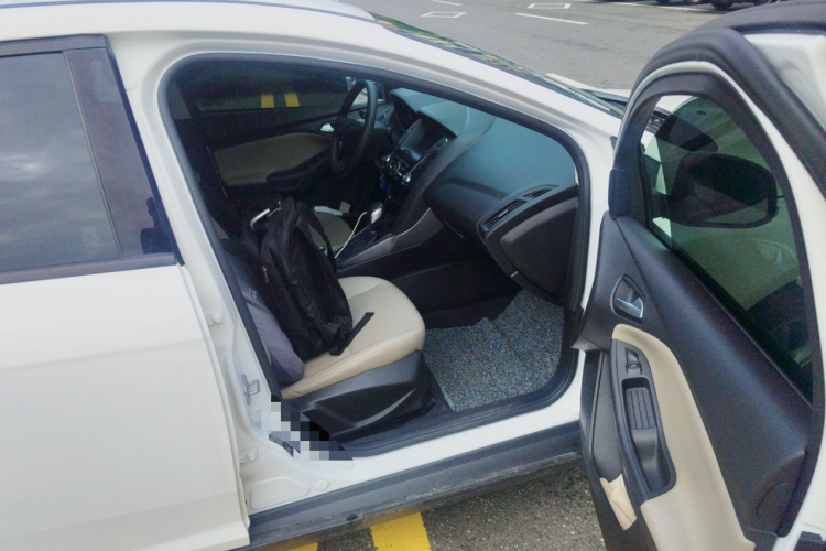 福特 福克斯 2018款 两厢经典 1.6L 自动舒适型智行版局部细节9005