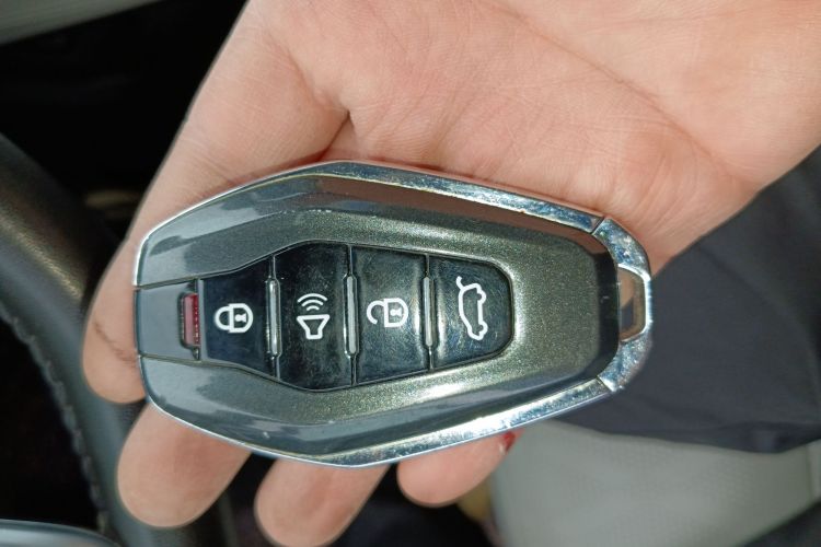 捷途X70 2023款 诸葛 2.0T DCT卧龙 7座中控内饰7001