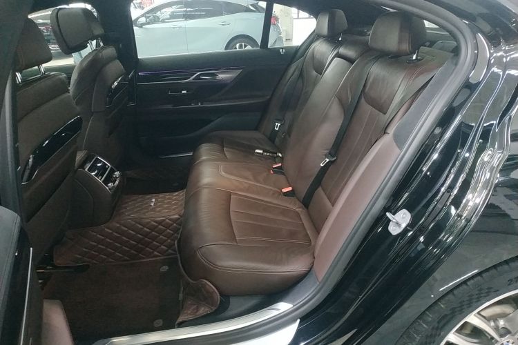 宝马7系 2018款 730Li 领先型 M运动套装中控内饰21