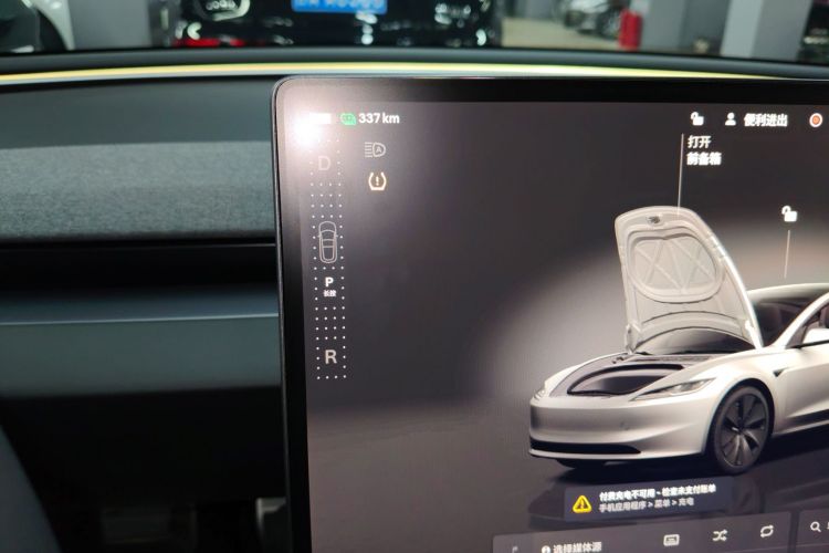 特斯拉 Model 3 2023款 后轮驱动版中控内饰18