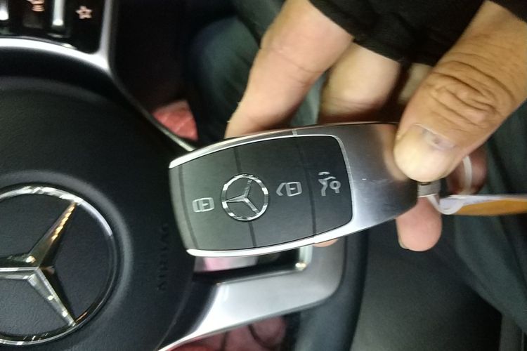 奔驰GLC 2020款 GLC 300 L 4MATIC 动感型中控内饰7001