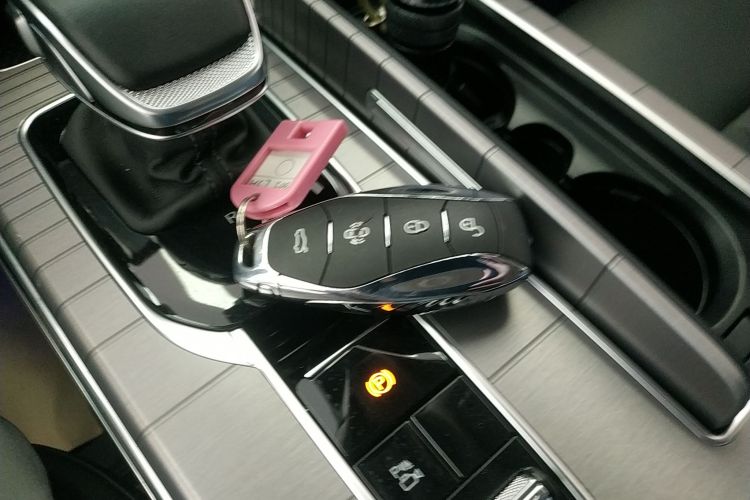 红旗HS7 PHEV 2024款 2.0T PHEV 四驱旗畅版 6座中控内饰11