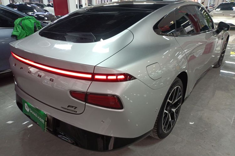 小鹏P7 2023款 P7i 610 Max 性能版车身外观7