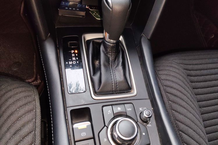 马自达CX-4 2021款 2.0L 自动两驱蓝天活力版中控内饰18