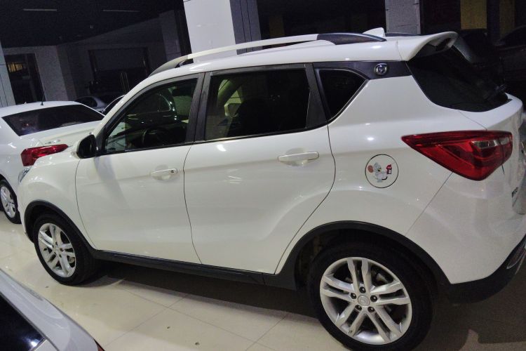 长安CS35 2017款 1.6L 手动豪华型车身外观6003