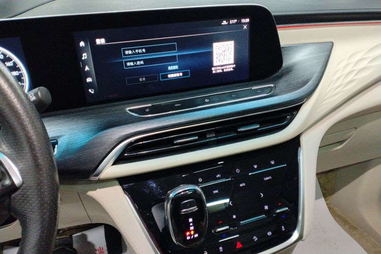 别克GL8 2020款 Avenir艾维亚 七座亲礼版中控内饰16