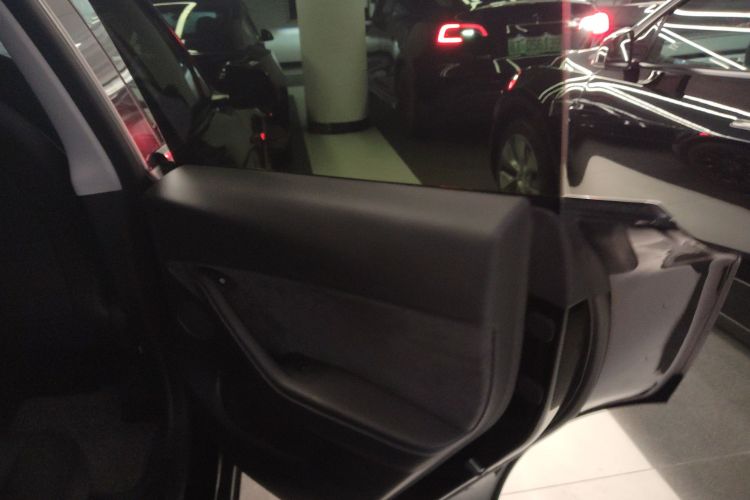 特斯拉 Model Y 2021款 标准续航后驱版中控内饰7003