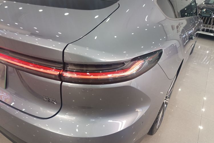 蔚来ET7 2024款 100kWh 行政签名版车身外观9