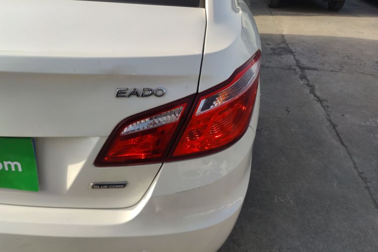 长安 逸动 2015款 1.6L 手动豪华型 国V车身外观9