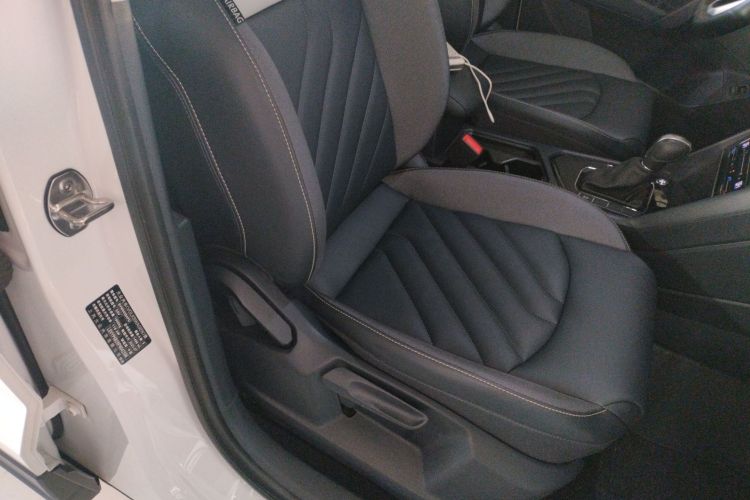 大众 途岳 2023款 300TSI 两驱皎月版局部细节41