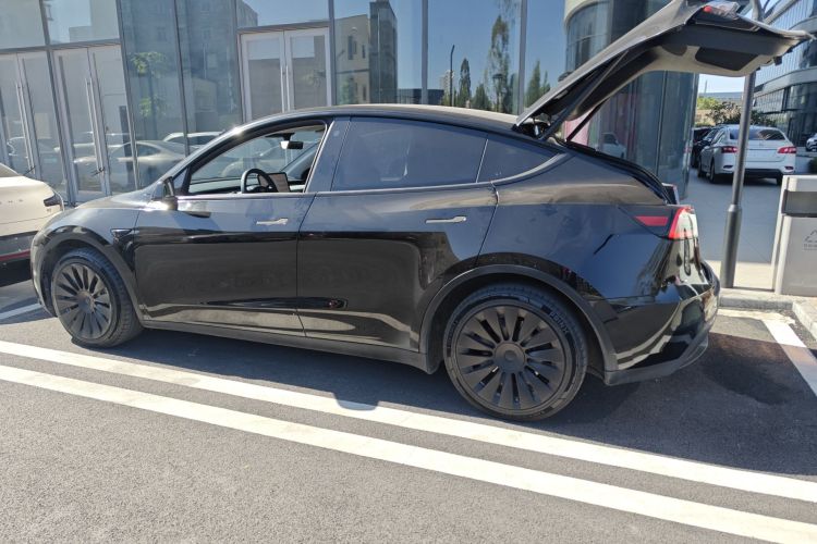 特斯拉 Model Y 2022款 改款 后轮驱动版车身外观4