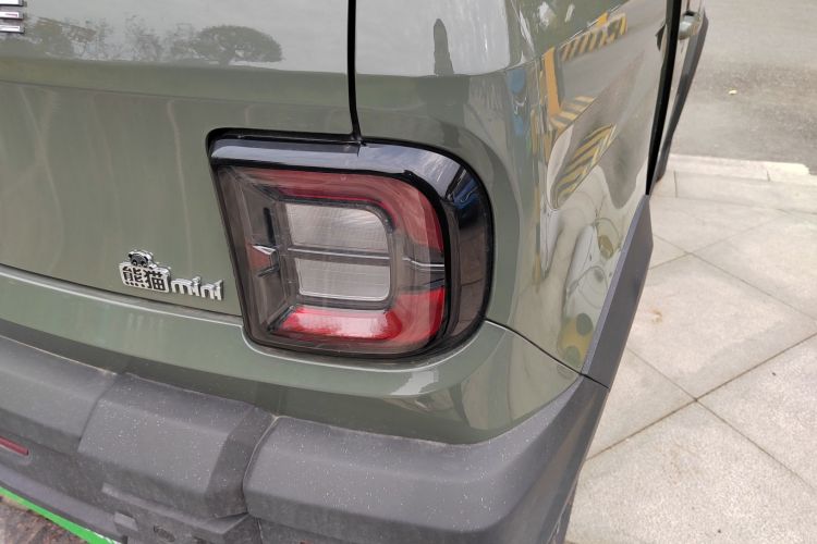 吉利银河 2025款 210km 熊猫骑士车身外观9