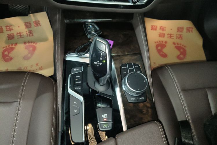 宝马5系 2020款 525Li 豪华套装中控内饰18