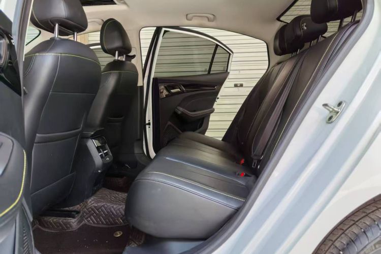 荣威i5 2021款 改款 1.5L CVT钻石版中控内饰7004