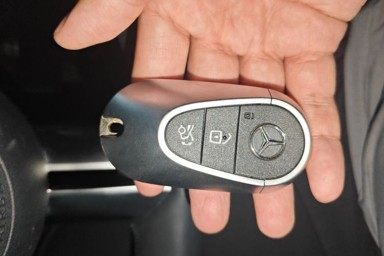 奔驰C级 2022款 改款 C 200 L 运动版中控内饰7001