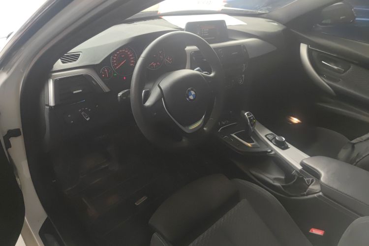 宝马3系 2017款 320i M运动型中控内饰7003