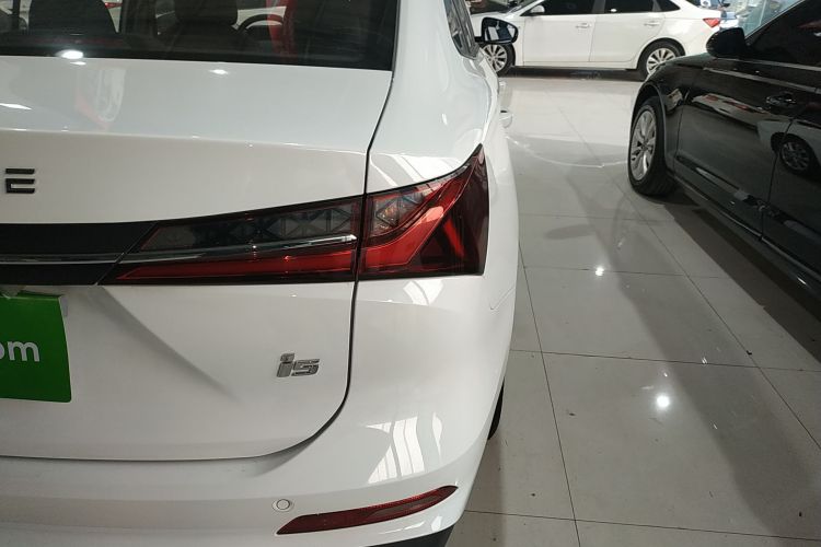 荣威i5 2023款 1.5L 手动舒享版车身外观9