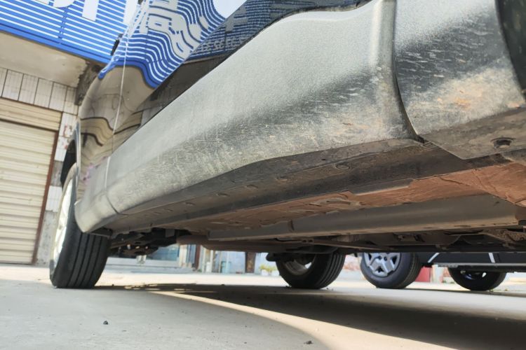 丰田 锋兰达 2023款 2.0L CVT精英版局部细节9001