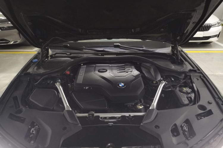 宝马5系 2022款 改款二 525Li 豪华套装机舱底盘24