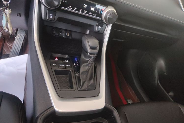 丰田 威兰达 2024款 2.0L CVT两驱领先版中控内饰18