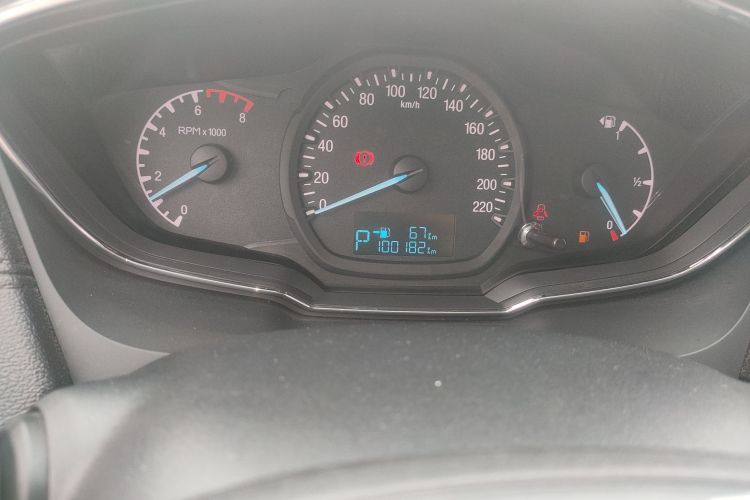 福特 福睿斯 2015款 1.5L 自动时尚型中控内饰15