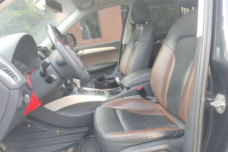 奥迪Q5 2018款 典藏版 40 TFSI 技术型中控内饰19