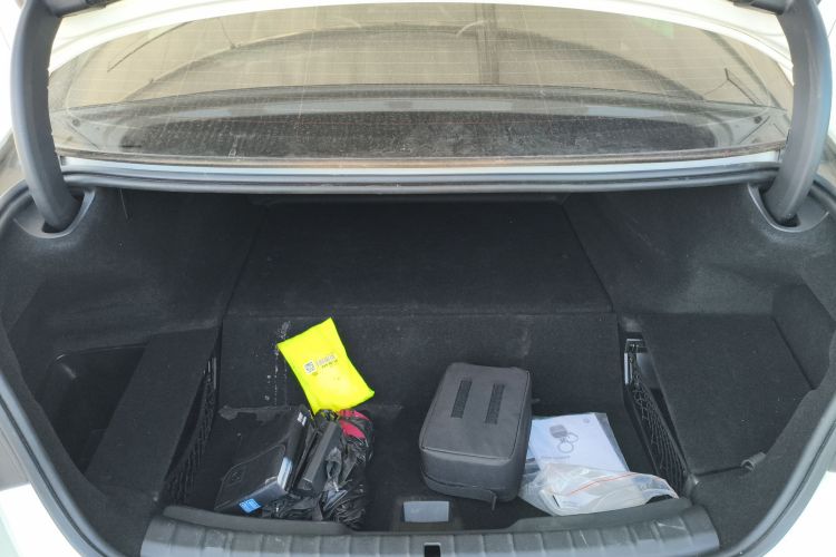 宝马5系新能源 2020款 里程升级版 530Le 豪华套装机舱底盘23