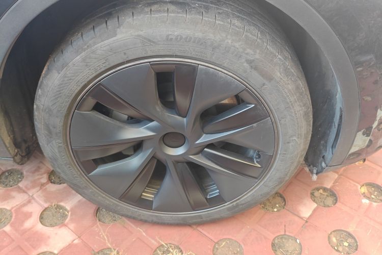 特斯拉 Model Y 2024款 后轮驱动版车身外观10