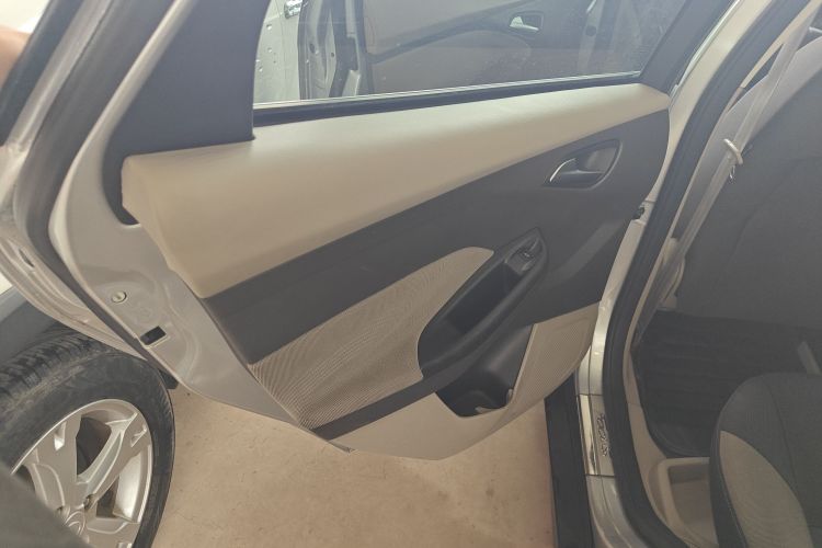 福特 福克斯 2012款 三厢 1.6L 手动舒适型中控内饰7008