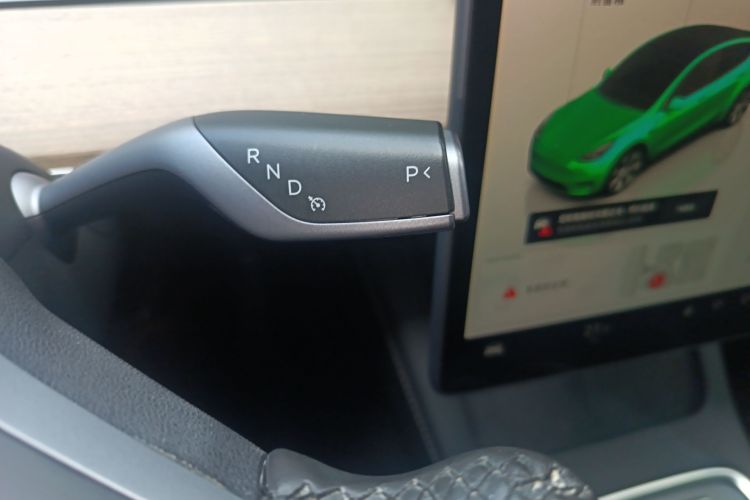 特斯拉 Model Y 2022款 后轮驱动版中控内饰18