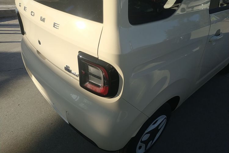 吉利银河 熊猫 2025款 210km 元气熊车身外观9