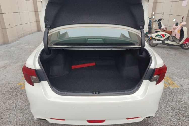 丰田 锐志 2013款 2.5V 尚锐版机舱底盘23