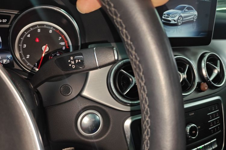 奔驰CLA 2019款 CLA 220 4MATIC中控内饰18