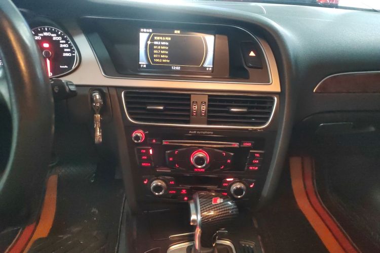 奥迪A4L 2015款 35 TFSI 自动舒适型中控内饰16