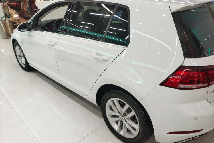 大众 高尔夫 2018款 230TSI 自动舒适型车身外观4