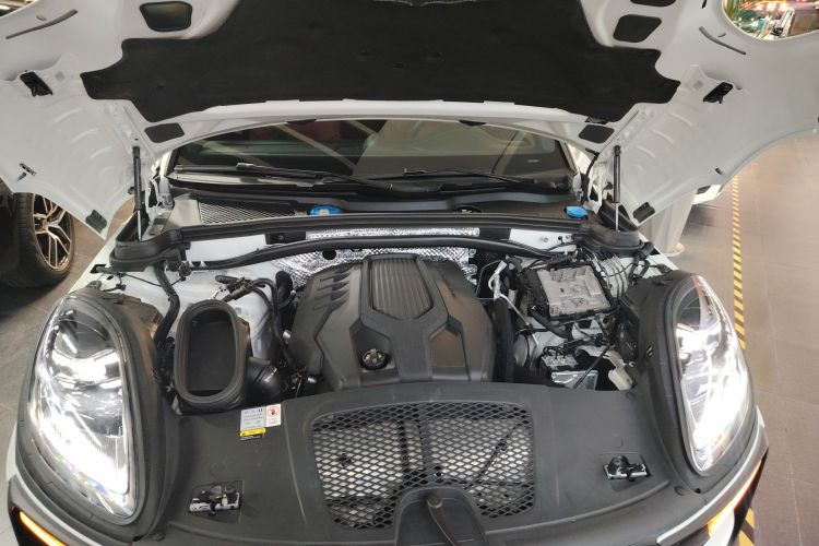 保时捷 2023款 Macan 2.0T机舱底盘24
