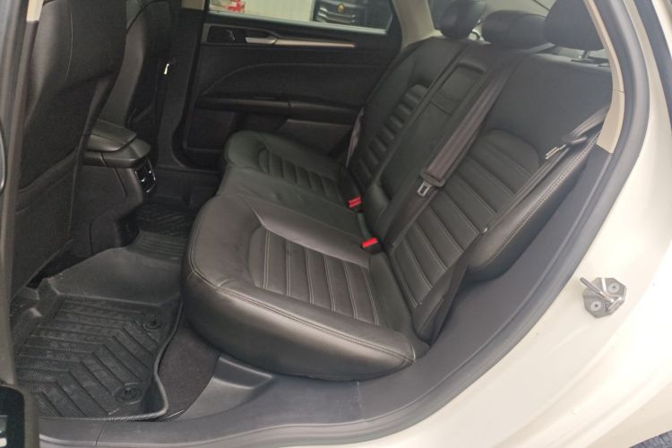 福特 蒙迪欧 2013款 1.5L GTDi180时尚型中控内饰21