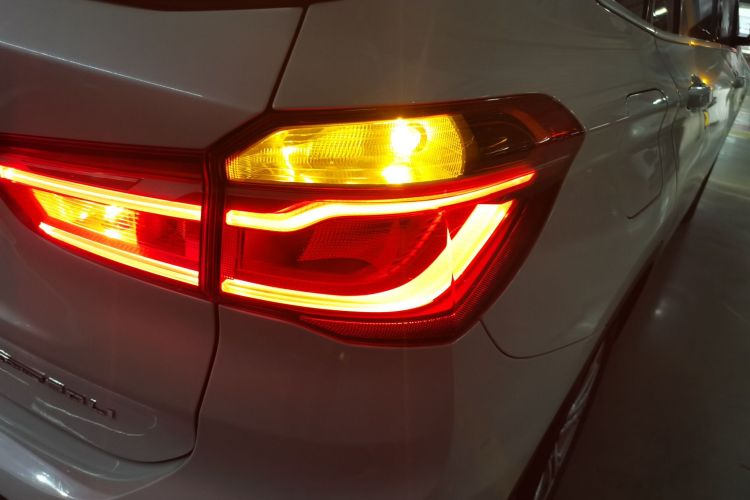 宝马X1 2019款 sDrive20Li 领先型车身外观9