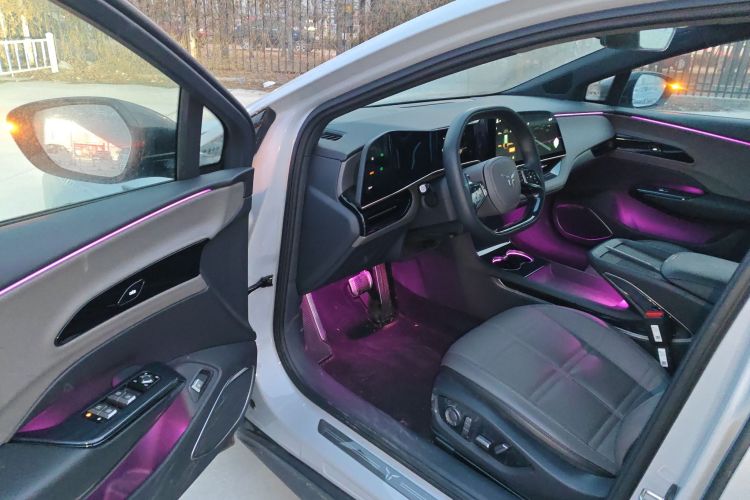 红旗EH7 2024款 690 Pro中控内饰7003