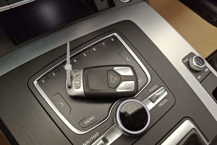 奥迪Q5L 2020款 40 TFSI 荣享时尚型中控内饰7001