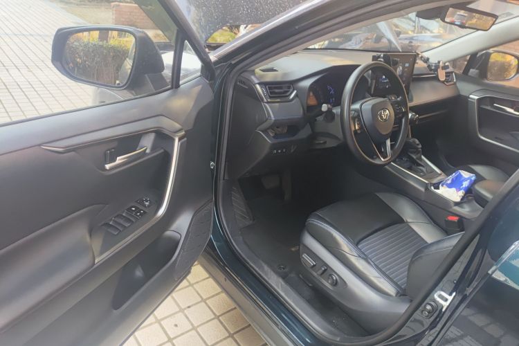 丰田 威兰达 2020款 双擎 2.5L E-CVT两驱科技版中控内饰7003