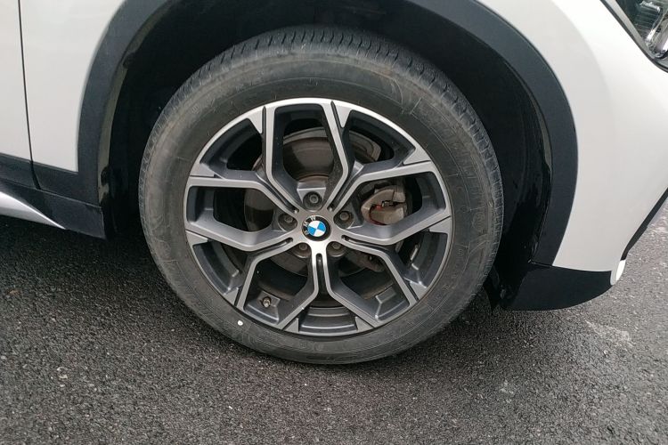 宝马X1 2021款 改款 sDrive20Li 尊享型车身外观6007