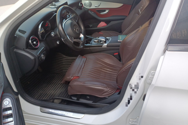 奔驰C级 2017款 改款 C 200 运动版中控内饰19