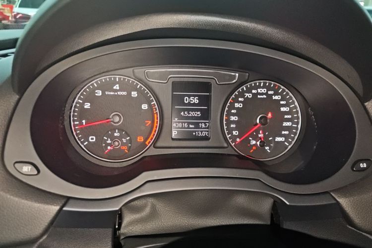 奥迪Q3 2018款 30周年年型 30 TFSI 时尚型中控内饰14