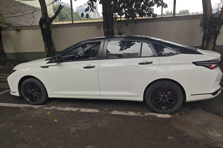 东风风神 奕炫MAX 2021款 1.5T 超酷潮爸版车身外观4