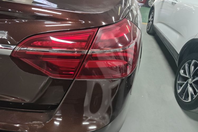 吉利汽车 帝豪 2018款 1.5L 手动豪华型车身外观9